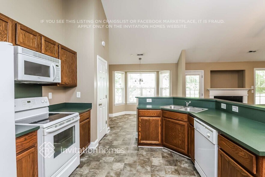 Building Photo - 2730 Stagbuck Dr