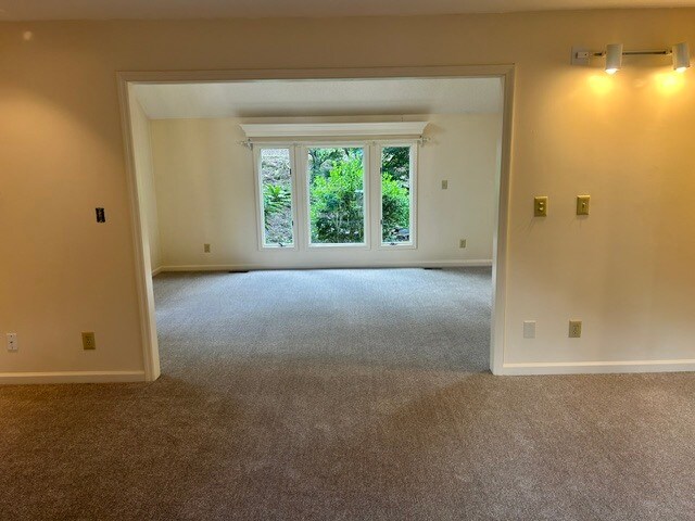 Building Photo - 1503 Strawberry Ln