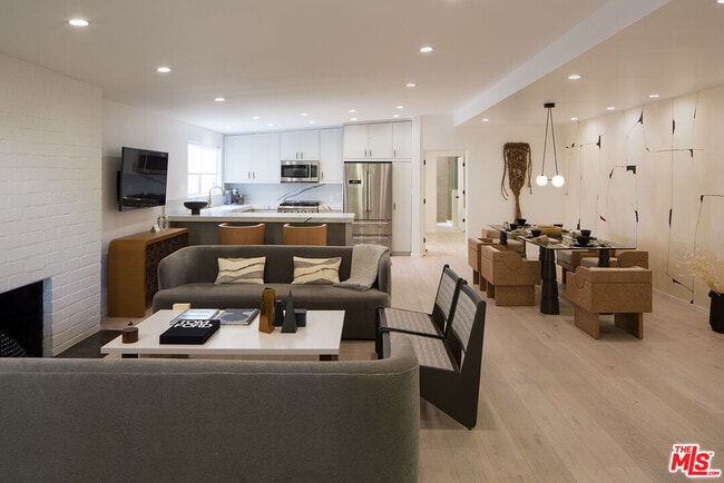 Building Photo - 8917 Cynthia St