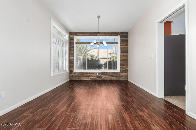 Building Photo - 1638 E Glenhaven Dr