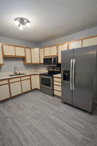 Building Photo - 842 Patrick Henry Dr