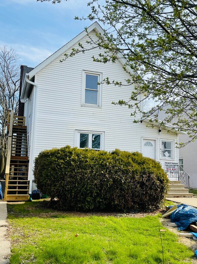 Building Photo - 813 E Lincoln Hwy