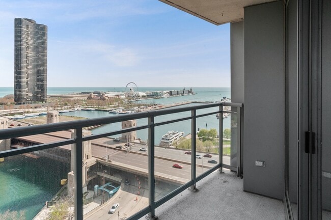 Building Photo - 450 E Waterside Dr