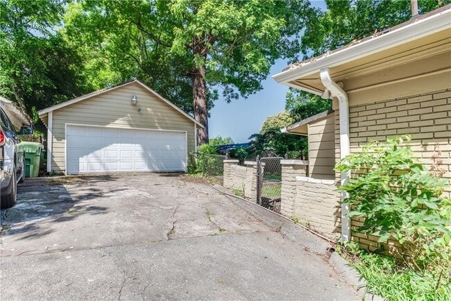 Building Photo - 1158 Donnelly Ave SW