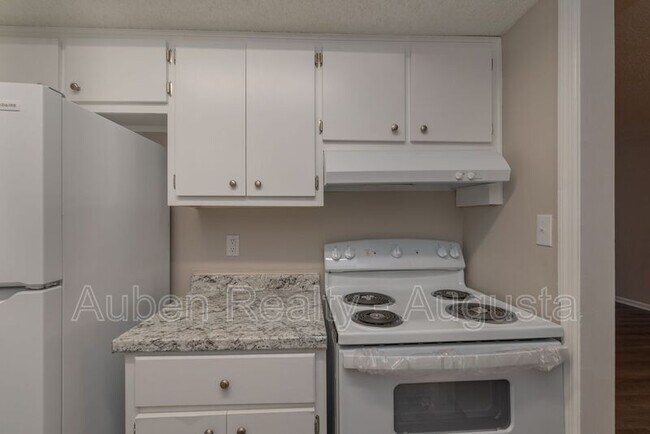 Building Photo - 1546 Hamilton Dr