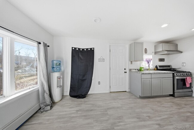 Building Photo - 4 Old Rd