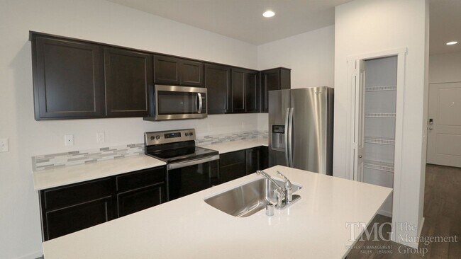 Building Photo - 3BD Home in Ridgefield in a Great Location!  Don't Miss Out!