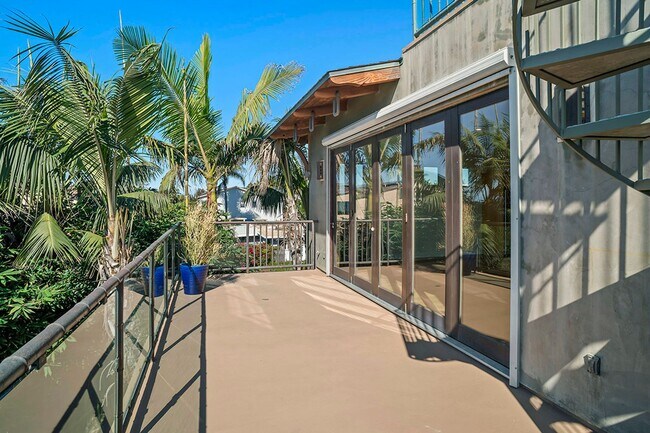Building Photo - Carlsbad Blvd