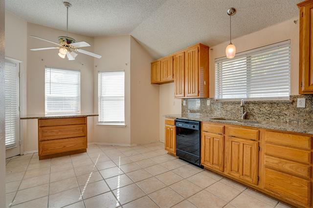 Building Photo - 2701 Chatsworth Dr