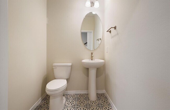 Building Photo - 8647 Cedardale Park Dr