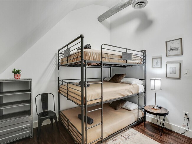 Building Photo - 1400 Shadow Brook Trail