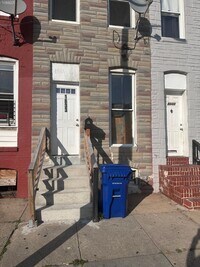 Building Photo - 1833 Division St
