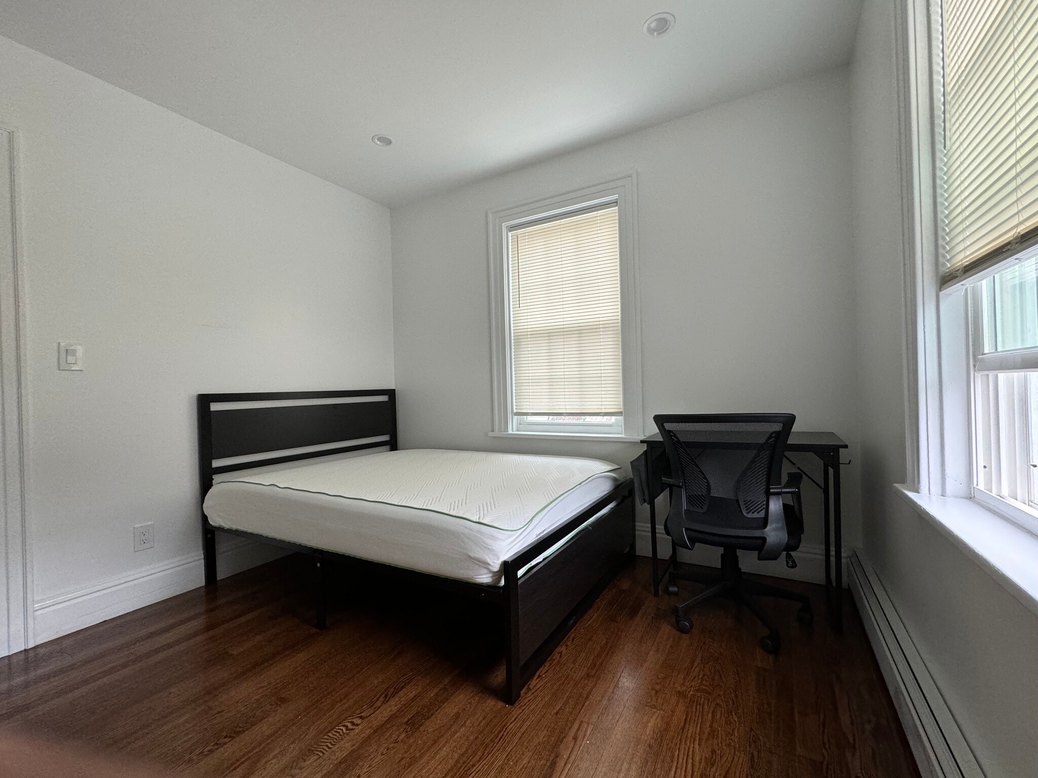 Building Photo - 1542 Tibbits Ave
