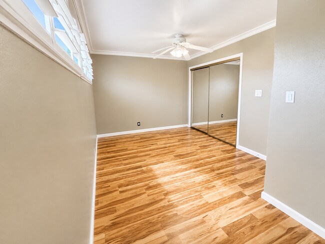 Building Photo - Welcome to this stunning 3 bedroom, 2 bathroom home located in Fremont