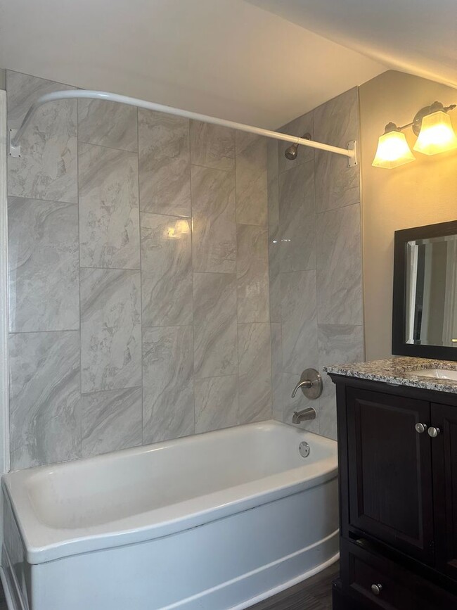 Building Photo - 4 Bedroom 3 Full Bathroom Home for Rent in...