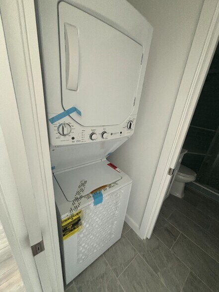 Building Photo - 10837 Fellows Ave