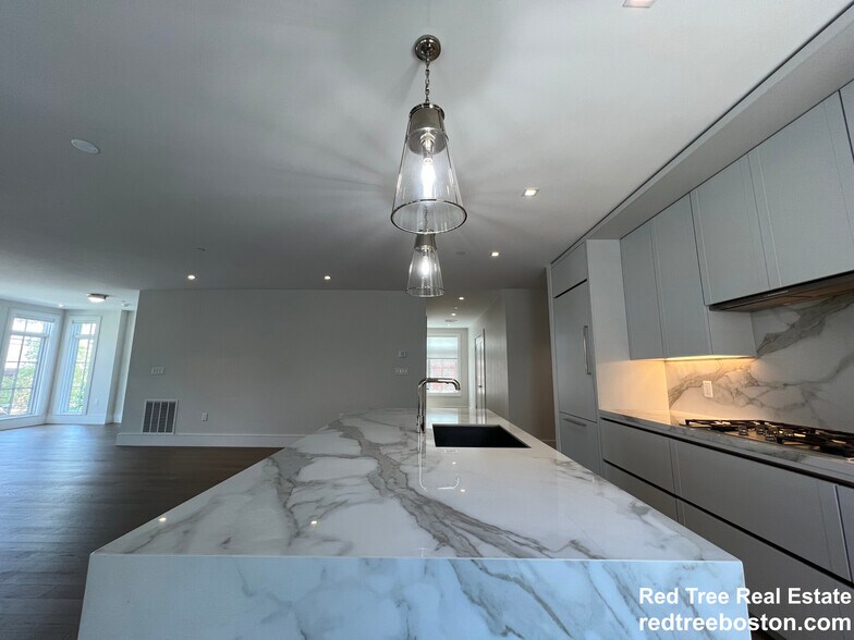 Building Photo - 20 Marion St