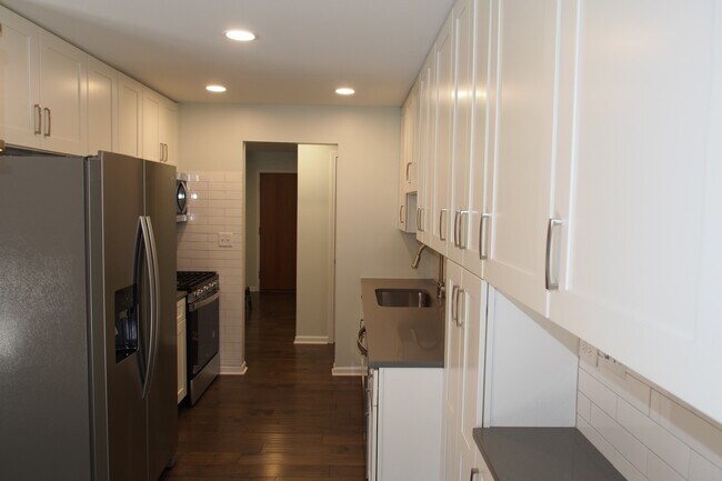 Building Photo - 129 Acacia Cir