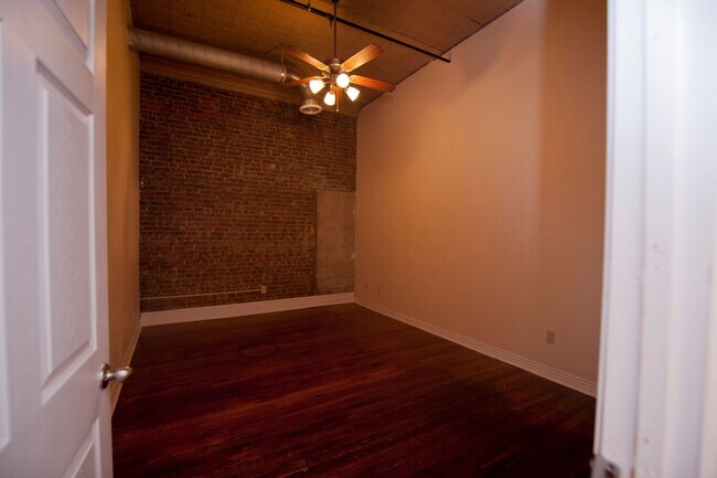 Building Photo - Downtown Lofts 201-202