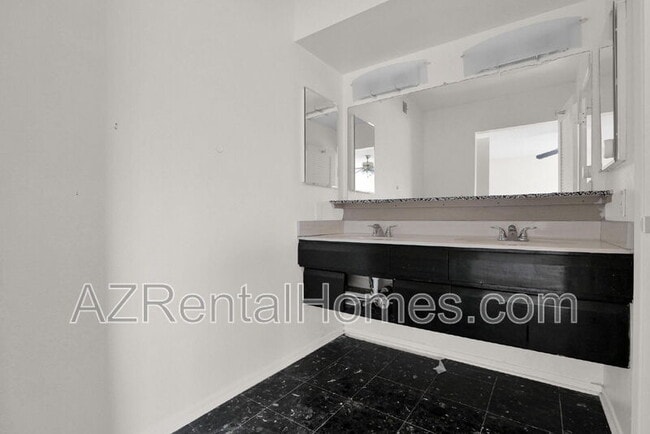 Building Photo - 1891 E Dunbar Dr