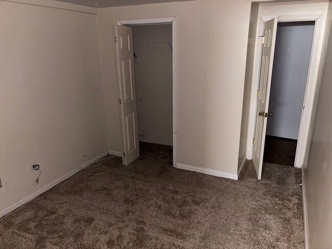Building Photo - Abbey Lane Townhome 3 Beds 3 Baths!!