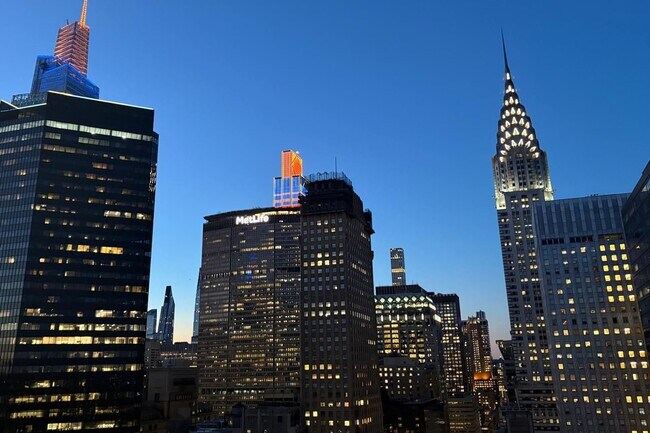 Building Photo - 325 Lexington Ave