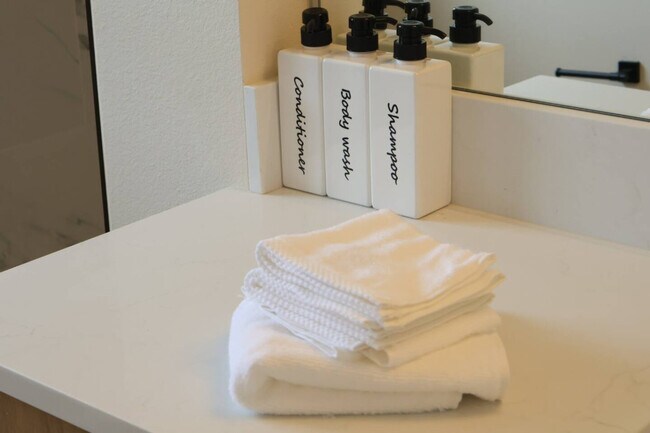 Building Photo - 204 E 35th St