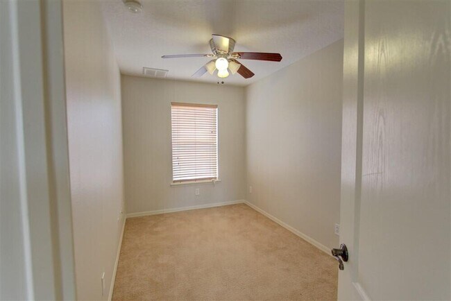 Building Photo - 1185 Dromin Ln