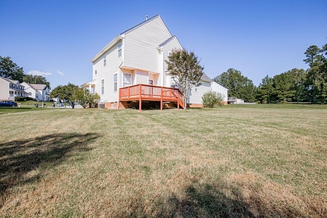 Building Photo - Beautiful Chesterfield Home Is Ready For Y...
