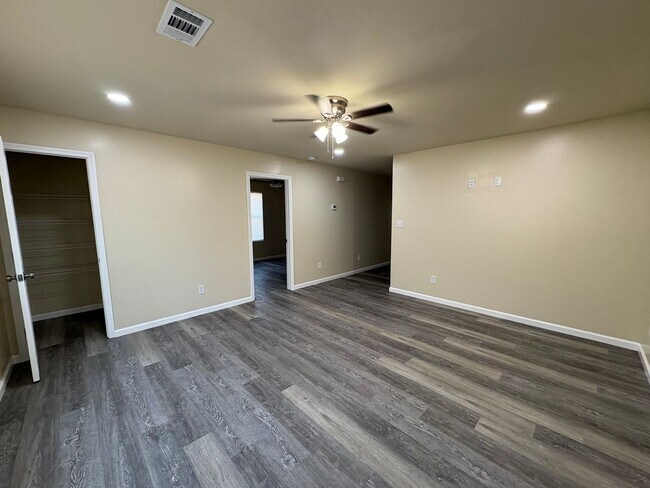 Building Photo - 308 S Third Street-Apartment 1