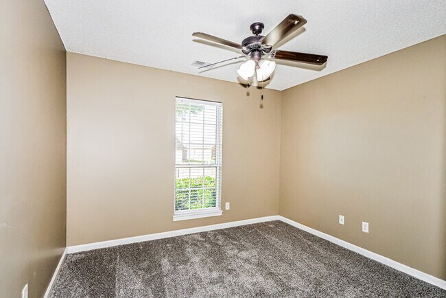 Building Photo - 8390 Pinnacle Dr