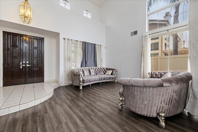 Building Photo - Lakefront Home for Lease – Panoramic Views...