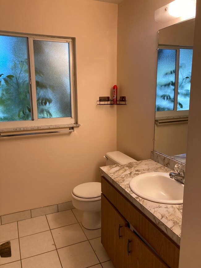 Building Photo - 213 Cotorro Ln