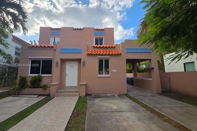 Primary Photo - 1020 SW 19th Ave