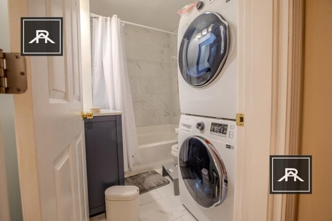 Building Photo - 4 bedroom in Brookline MA 02446