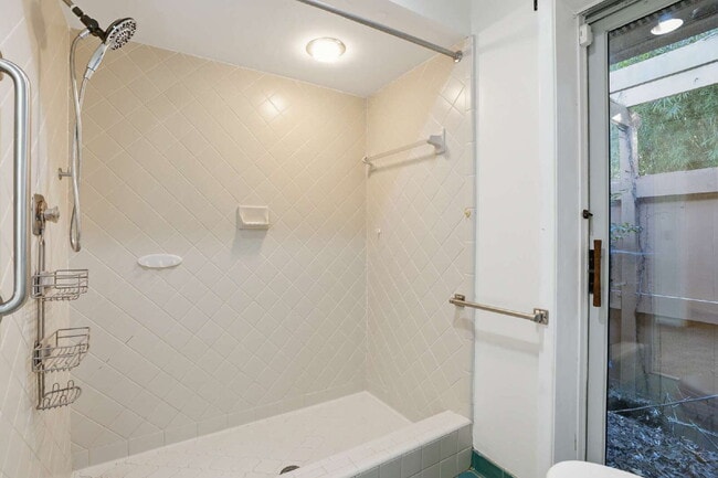 Building Photo - 815 Farm Quarter Rd