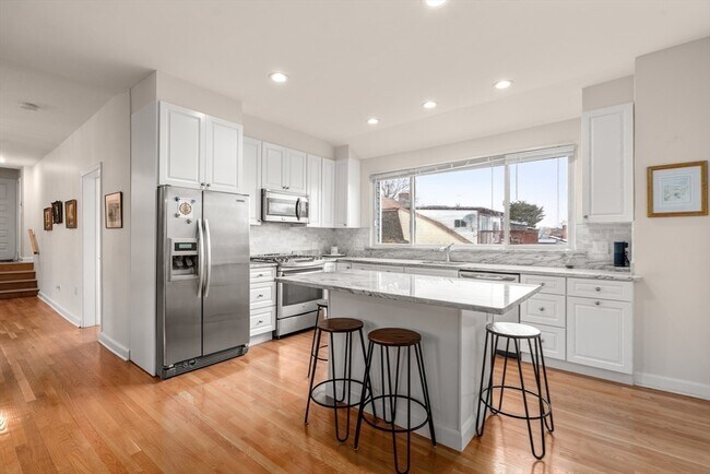 Building Photo - 10 Chester St