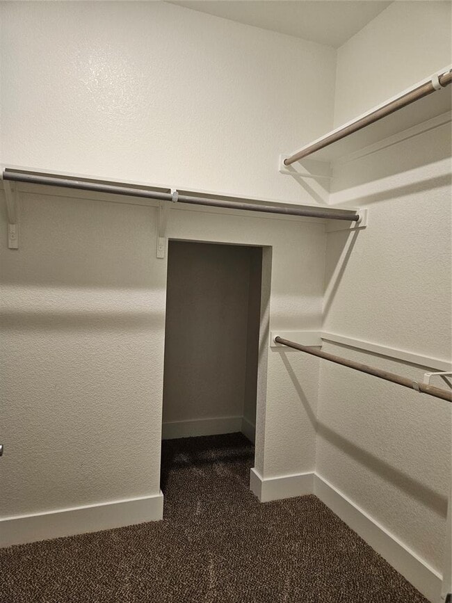 Building Photo - 1518 Roseburg Dr