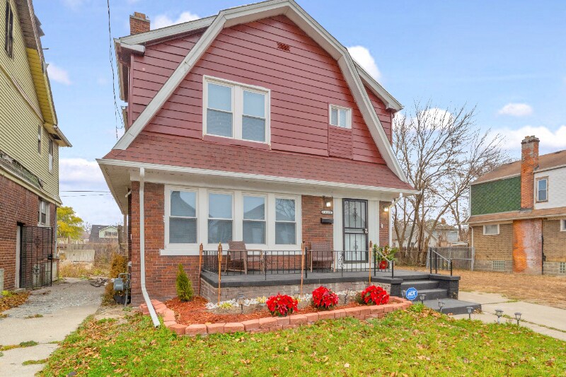 Building Photo - 2466 Highland St