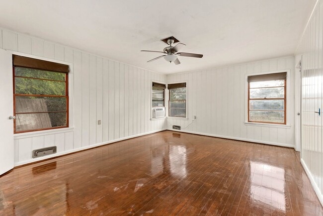 Building Photo - 206 George Bush Dr E