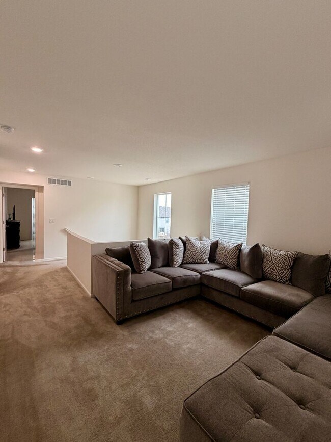 Building Photo - HUGE 3BR Home Built in 2020 with Office, Loft & Mountain Views