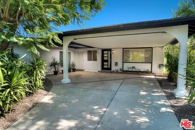 Building Photo - 23744 Hartland St