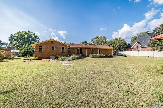 Building Photo - 2103 Shannonhouse Rd SW