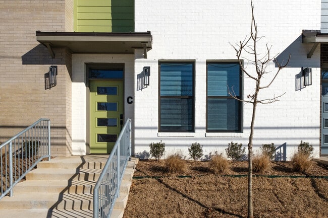 Building Photo - 303 Park St