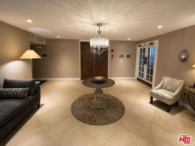 Building Photo - 5870 Green Valley Cir