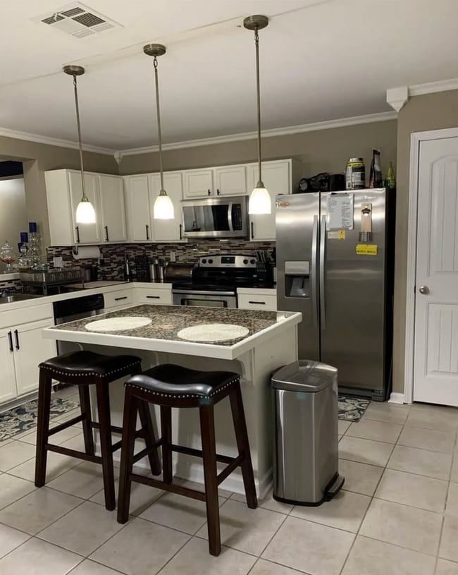 Building Photo - Luxurious 3 bedroom 2 bath home in the Hea...