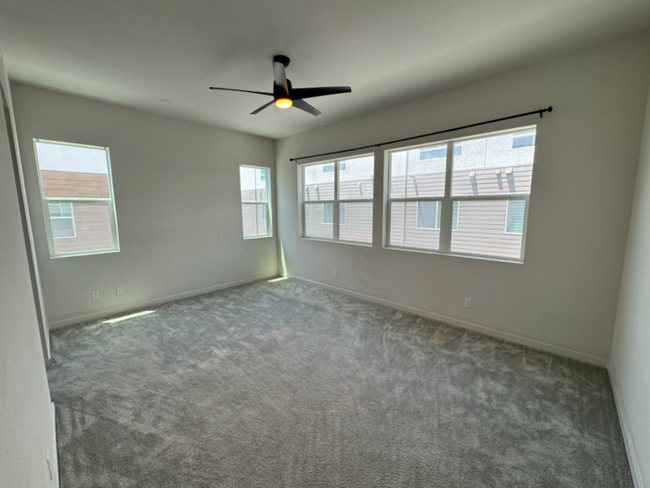 Building Photo - Luxurious 3 Bedroom 2 Bathroom Townhome in...