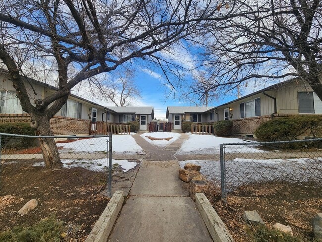Building Photo - 4337/4339 W. Custer Place