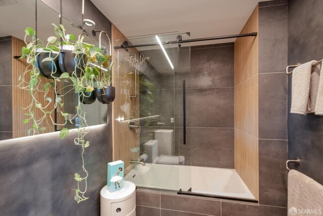 Building Photo - 1160 Mission St