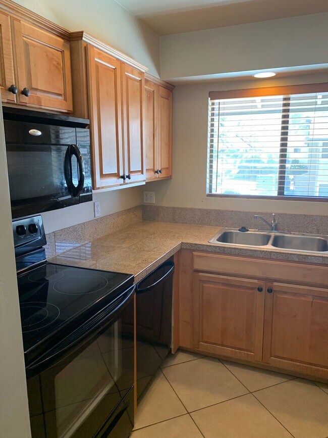 Building Photo - 3200 S Litzler Dr